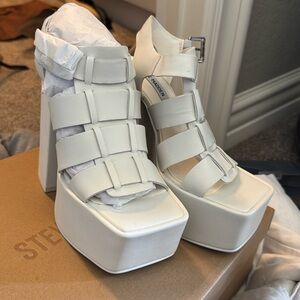 Brand new Steve Madden Heels